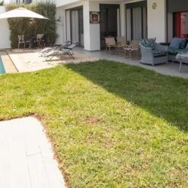 Rez de jardin avec piscine privée