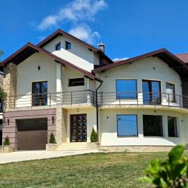 Brit House Pitesti, hotel a Piteşti