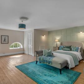 Stylish 4-Bed Apartment in Suffolk l Near Town