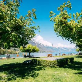 Lakeside Lela Apartment near Interlaken, hotel a Bönigen