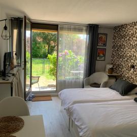 Studio touristes curistes , jardin terrasse, hotel en Dax