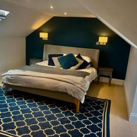 Large central 3 bedroom apartment superking 5 guests - free parking, hotell i Bognor Regis