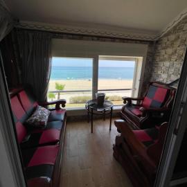 BEACHFRONT VUE SUR MER APPARt, hotel in Dar Merah Deriba