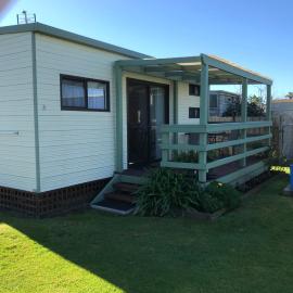 Golden Terrace Holiday Park, hotel in Lakes Entrance