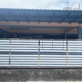 Ariniz Homestay Beserah, hotel in Beserah