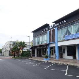 Lodge 10 Hotel
