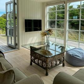 Beach Hotel Inspired Holiday Home At Tranum Strand, hótel í Brovst