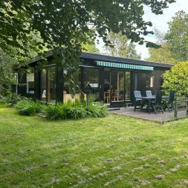 Summer House Near Gudmindrup Beach With Sunroom: Højby şehrinde bir otel
