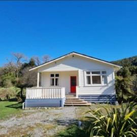 Westie on the West - Our private family getaway, hotel in Greymouth