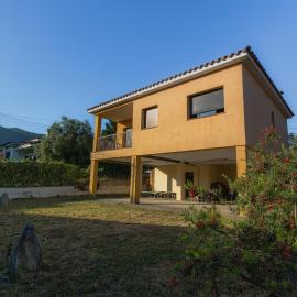 Caserna 13 - Moderna Casa de Pueblo en Maçanet