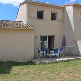 Maison Duplex 3P 6 Pers avec Piscines, Terrasses, Parking et Animaux Admis - Salavas - FR-1-382-16, hotel din Salavas