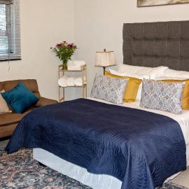 Windhoek self accommodation، فندق في ويندهوك