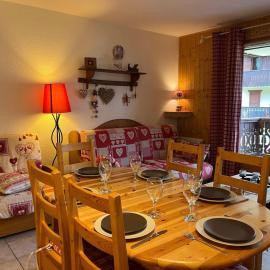 Bel Appartement Central avec Terrasse en Plein Cœur de Samoëns - FR-1-624-19