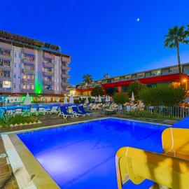 Bahama Beach Konaklı، فندق في كوناكلي