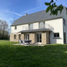 Grande maison près plage Carolles, 5 chambres, jardin, parking, wifi gratuit – 10 pers., hotel di Carolles