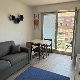 Studio Central à Cabourg avec Balcon, Wifi Gratuit & Parking - FR-1-487-372