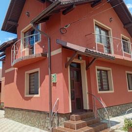 Casa Drăgan, hotel u gradu 'Novaci-Străini'