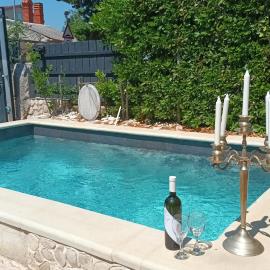 Villa Lido 145 m2 with pool, hotel u Krnici