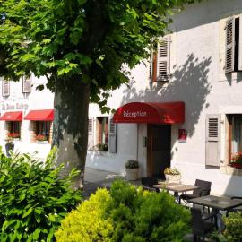 La Bonne Auberge, מלון בSégny