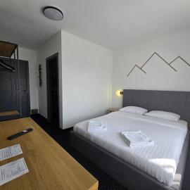 Nort Inn - Luncile Prigoanei, Sureanu, Oasa, Transalpina, hotel en Tău Bistra