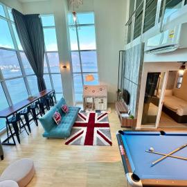 Maritime Suite #Full Seaview with sunrise #Pool Table #Water filter machine #Georgetown #6pax duplex unit #Private host, hotel in Jelutong