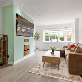 Spacious 5BR Croydon Home Game Room Free Parking, hotel u gradu Addington