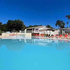 Camping Les Pins de Sel, hotelli kohteessa Saint-Augustin