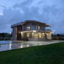Shaikh Farmhouse - 5BHK Private Pool Villa, hotel en Jambhulpāda