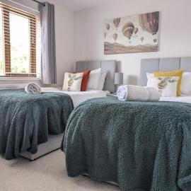 Dean House 2 BR-Free parking-Work stays-Fully Equipped-SLEEPS 5