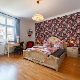 AAB Apartment 80qm mit 2 Schlafzimmern, Self-Check-in mit Wlan und gratis Parkplatz am Haus