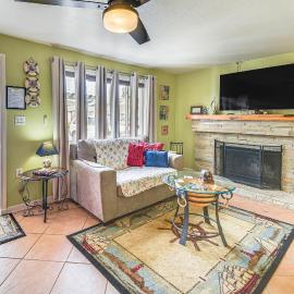 < 1/2 Mi to Beach Access + Pier: OBX Getaway，屠魔崗的飯店