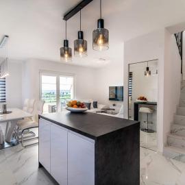 Luxury Apartment Queens on two floors with a panoramic sea view