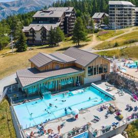 RISOUL 1850 - Appart' 4 personnes ski aux pieds: Risoul şehrinde bir otel
