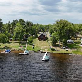 Hidden Cove - Beauty on the Lake!, готель у місті Oscoda