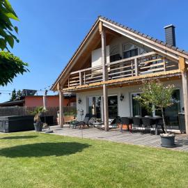 Landliebe, Ferienhaus, 3 Schlafzimmer mit Sauna und Outdoor Whirlpool, Hotel in Geierswalde