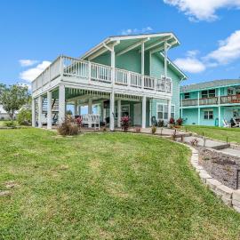 Bearfoot Bungalow, hotel in City-by-the Sea