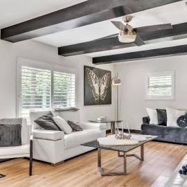 Stylish Family Fun! Pool, Hot Tub, Volley Ball, Arcade & Boat Parking, hotel sa McQueeney
