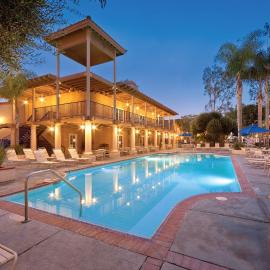 Wyndham Dolphin's Cove 2BR Suite with Resort Access، فندق في أنهايم