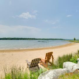 Beachside Cabin w/ Views on Les Cheneaux Islands, hotel sa Cedarville