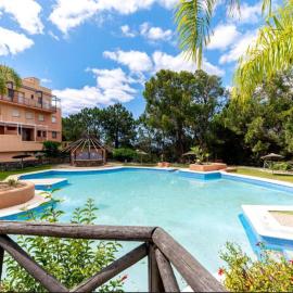 DUPLEX NUEVO URB ALTAVISTA VISTAS CAMPO de GOLF con PISCINA Aire Acondionado y Wifi -SOLO FAMILIAS o PAREJA- NO GRUPOS、イスランティージャのホテル