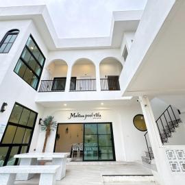 Medina Private Pool Villa-บางแสน, hotel in Ban Puk (1)