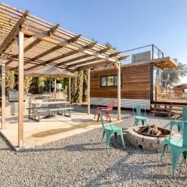 Tiny Cargo Home South, hotel en Tulare