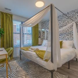 Opulence in Olive with Free Parking plus EV Plug, 2 BR 2 baths Suite, 5 beds and Sleeps 8