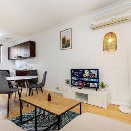 *Charming 2BR Retreat in Heart of Southern Bliss
