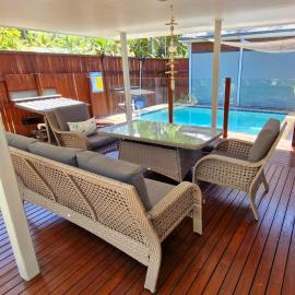 Clifton Beach Family Retreat with Pool