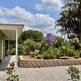 The Eco Shed - Private Riverfront Getaway - Close to Town - Pet Friendly