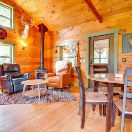 On 30 Acres w/ Trails & Garden: Stockholm Cabin!, hotel a Stockholm