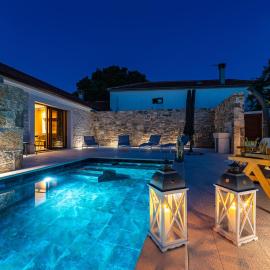 Cortile House, hotel in Pridraga