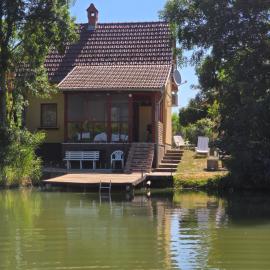 Adler vendégház horgász nyaraló, hotel in Gyomaendrőd