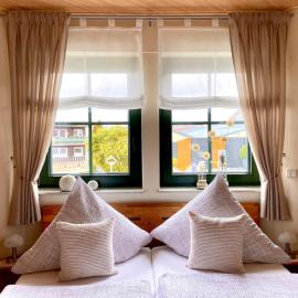 Zwei gepflegte Gästezimmer mit eigenem Bad, hotel a Kelberg